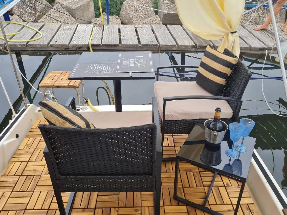 Lupa - La Flotta Di Willy Gio Hotel Alghero