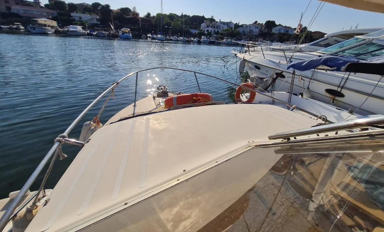Lupa - La Flotta Di Willy Gio Hotel Alghero Botel
